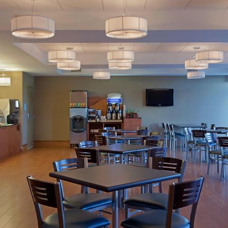 Holiday Inn Express Hotel & Suites Saint - Hyacinthe By Ihg Extérieur photo