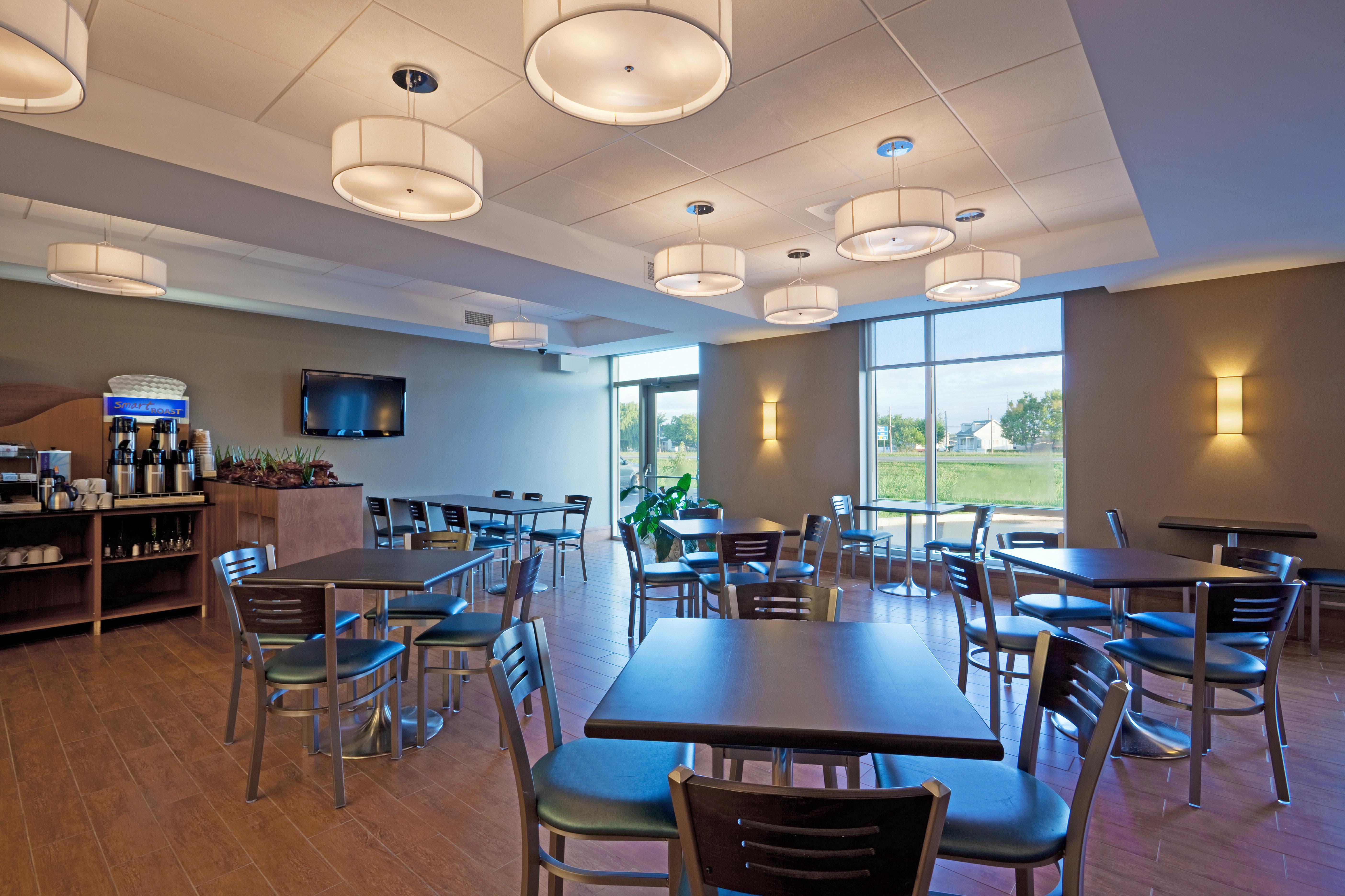 Holiday Inn Express Hotel & Suites Saint - Hyacinthe By Ihg Extérieur photo