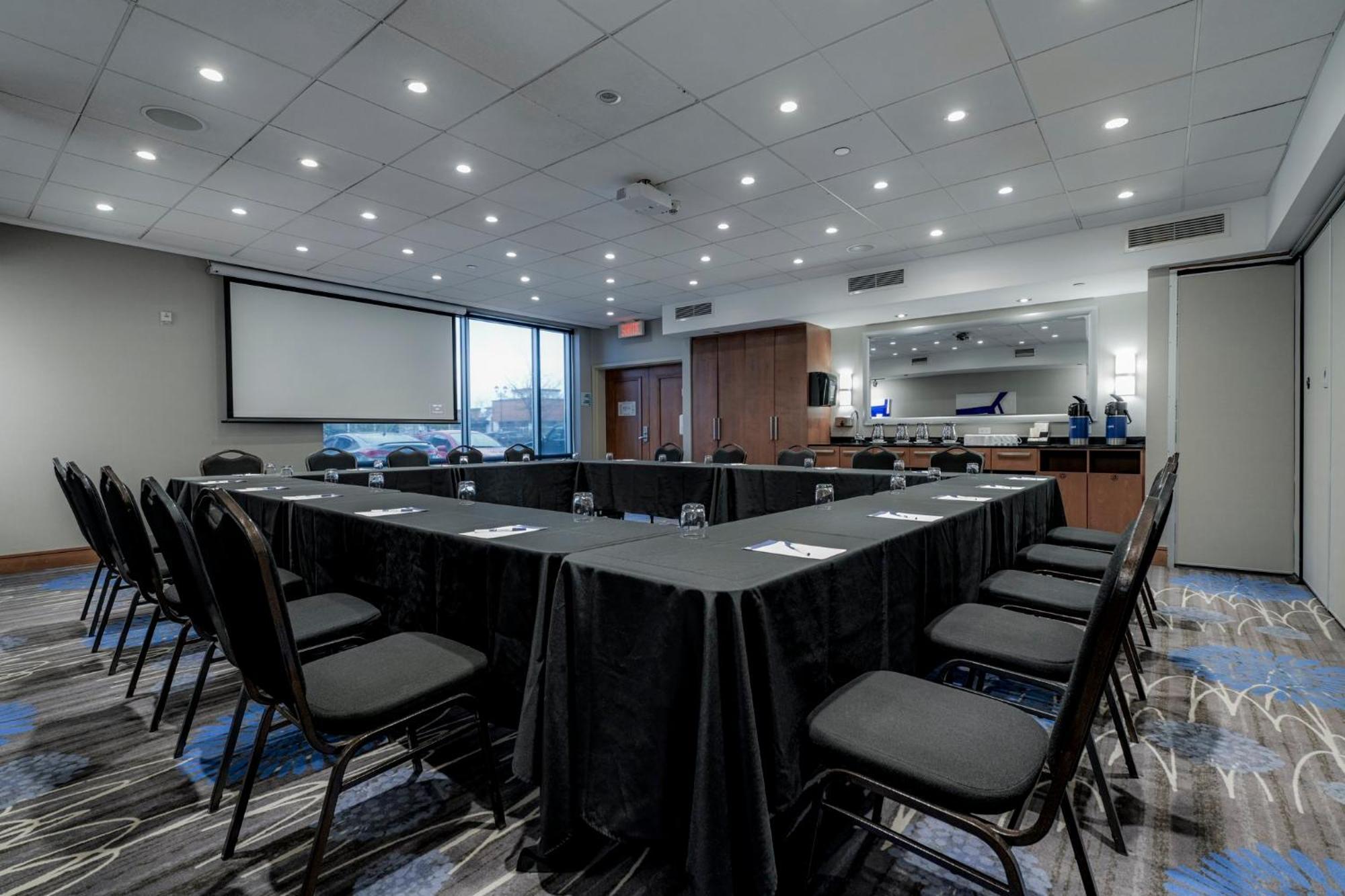 Holiday Inn Express Hotel & Suites Saint - Hyacinthe By Ihg Extérieur photo