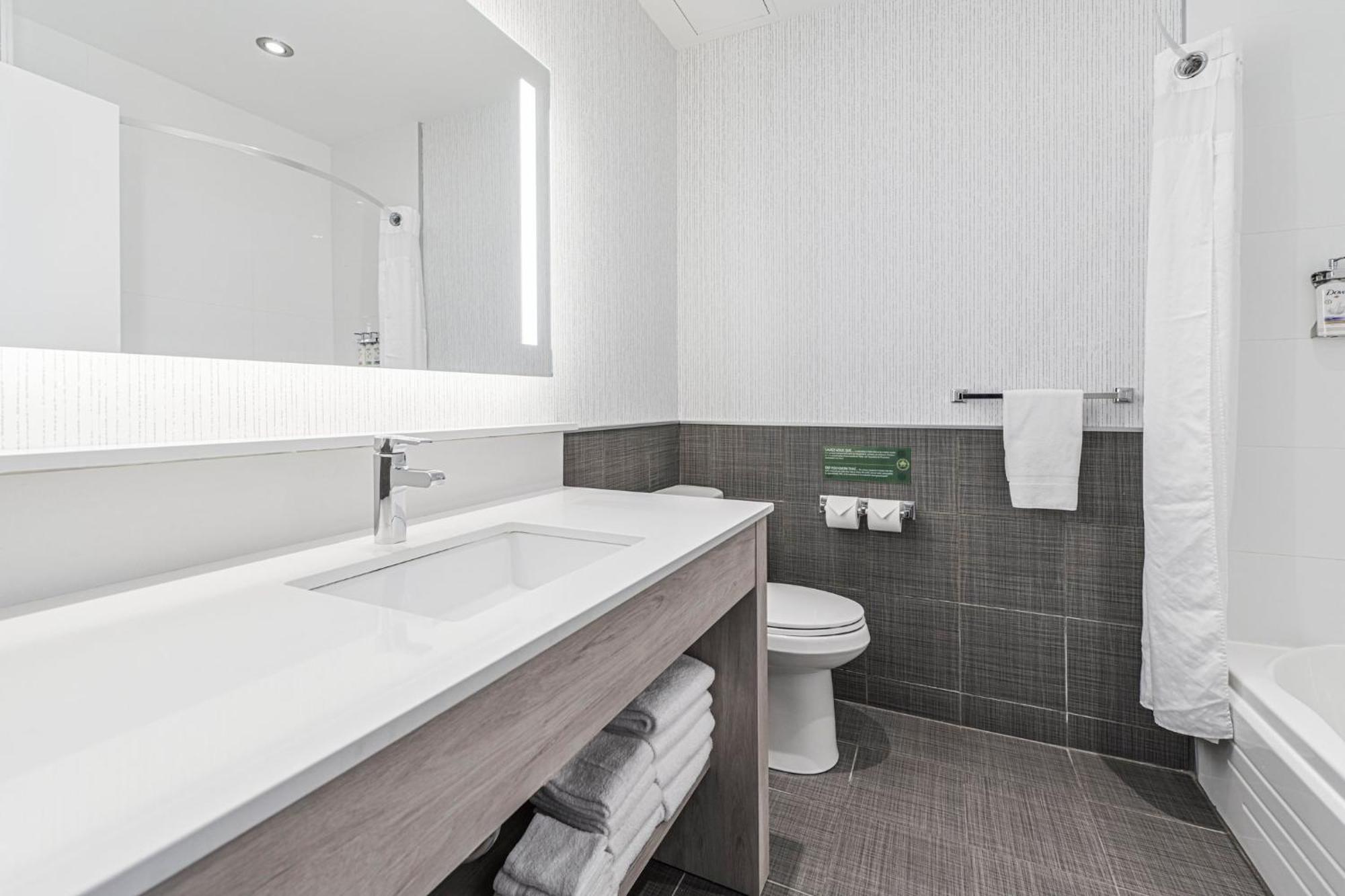 Holiday Inn Express Hotel & Suites Saint - Hyacinthe By Ihg Extérieur photo