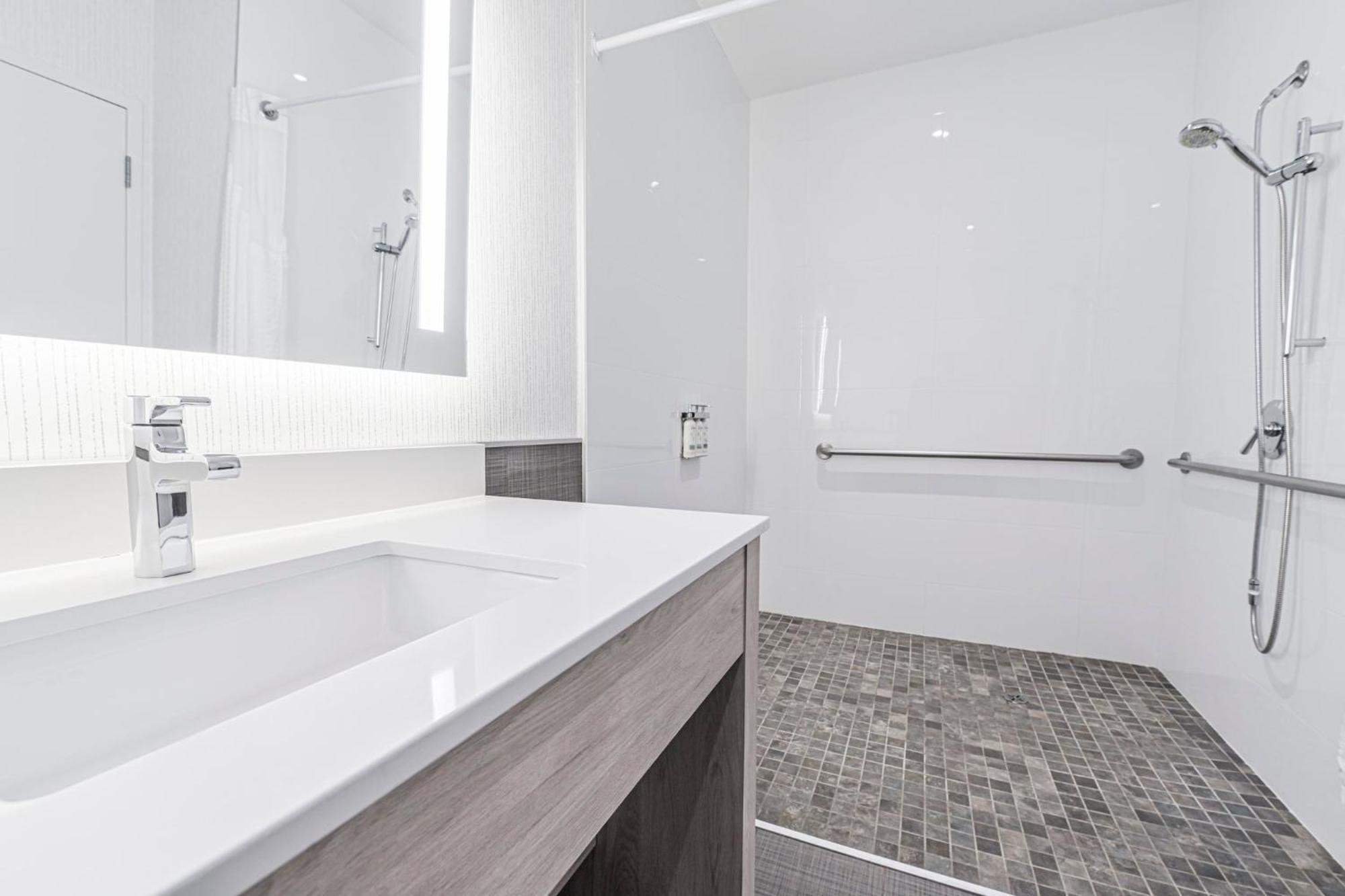 Holiday Inn Express Hotel & Suites Saint - Hyacinthe By Ihg Extérieur photo