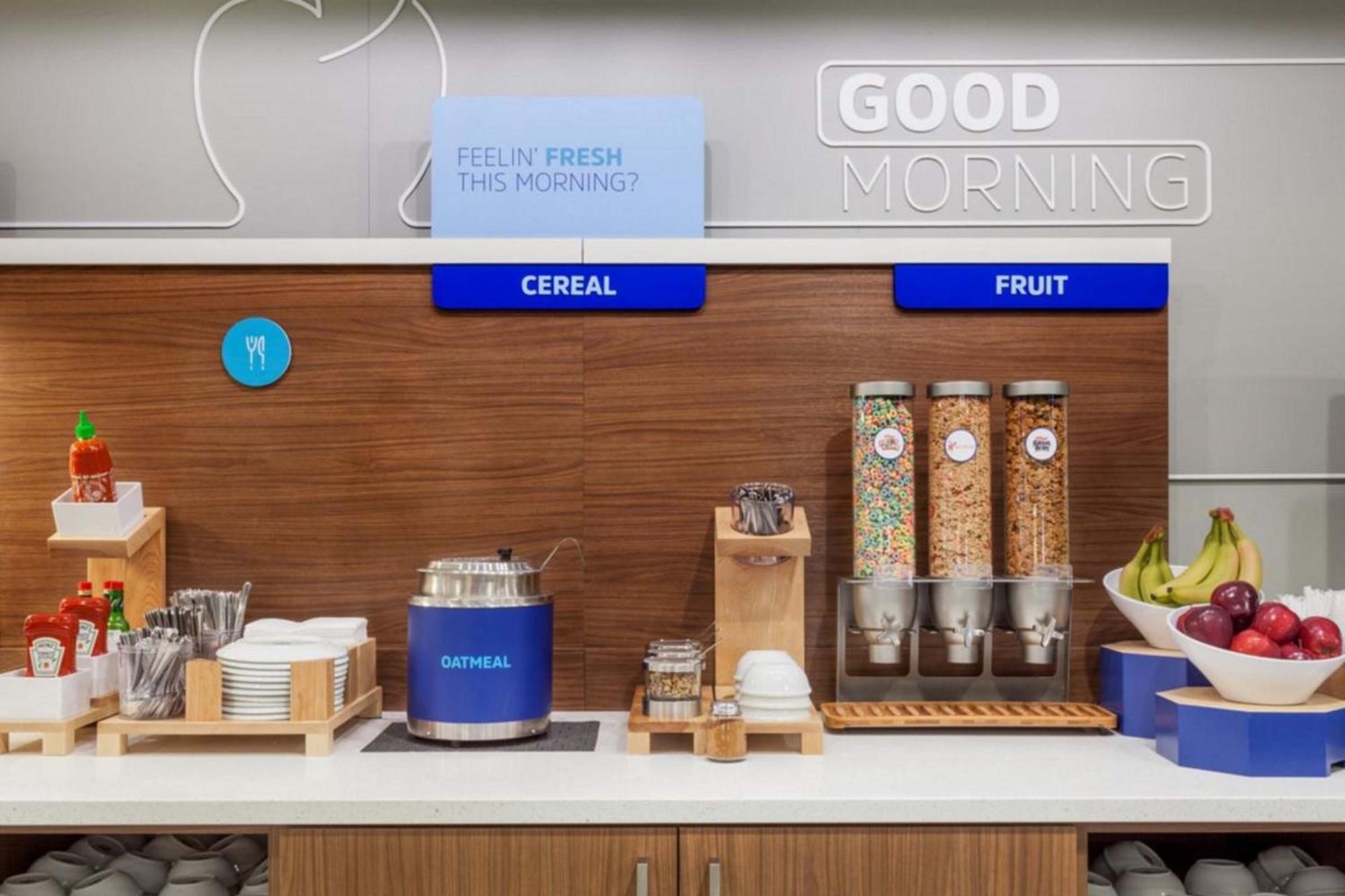 Holiday Inn Express Hotel & Suites Saint - Hyacinthe By Ihg Extérieur photo
