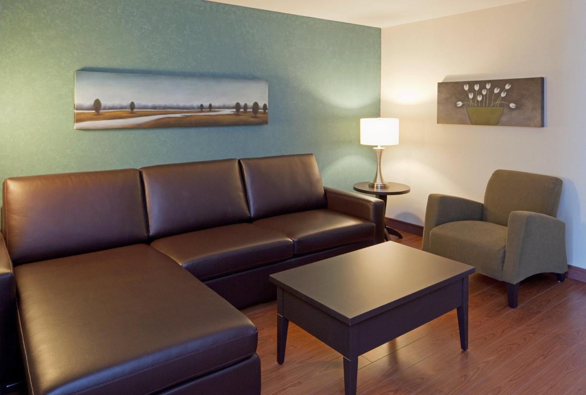 Holiday Inn Express Hotel & Suites Saint - Hyacinthe By Ihg Extérieur photo