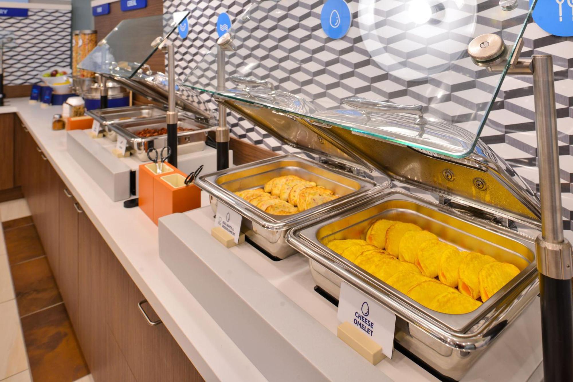 Holiday Inn Express Hotel & Suites Saint - Hyacinthe By Ihg Extérieur photo