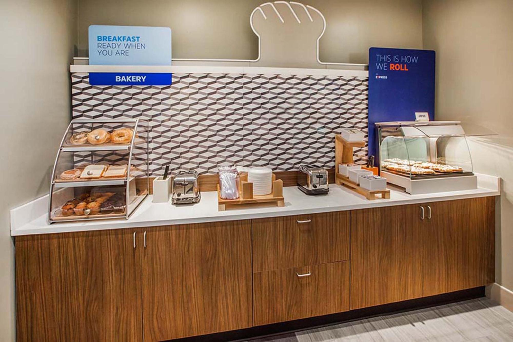 Holiday Inn Express Hotel & Suites Saint - Hyacinthe By Ihg Extérieur photo