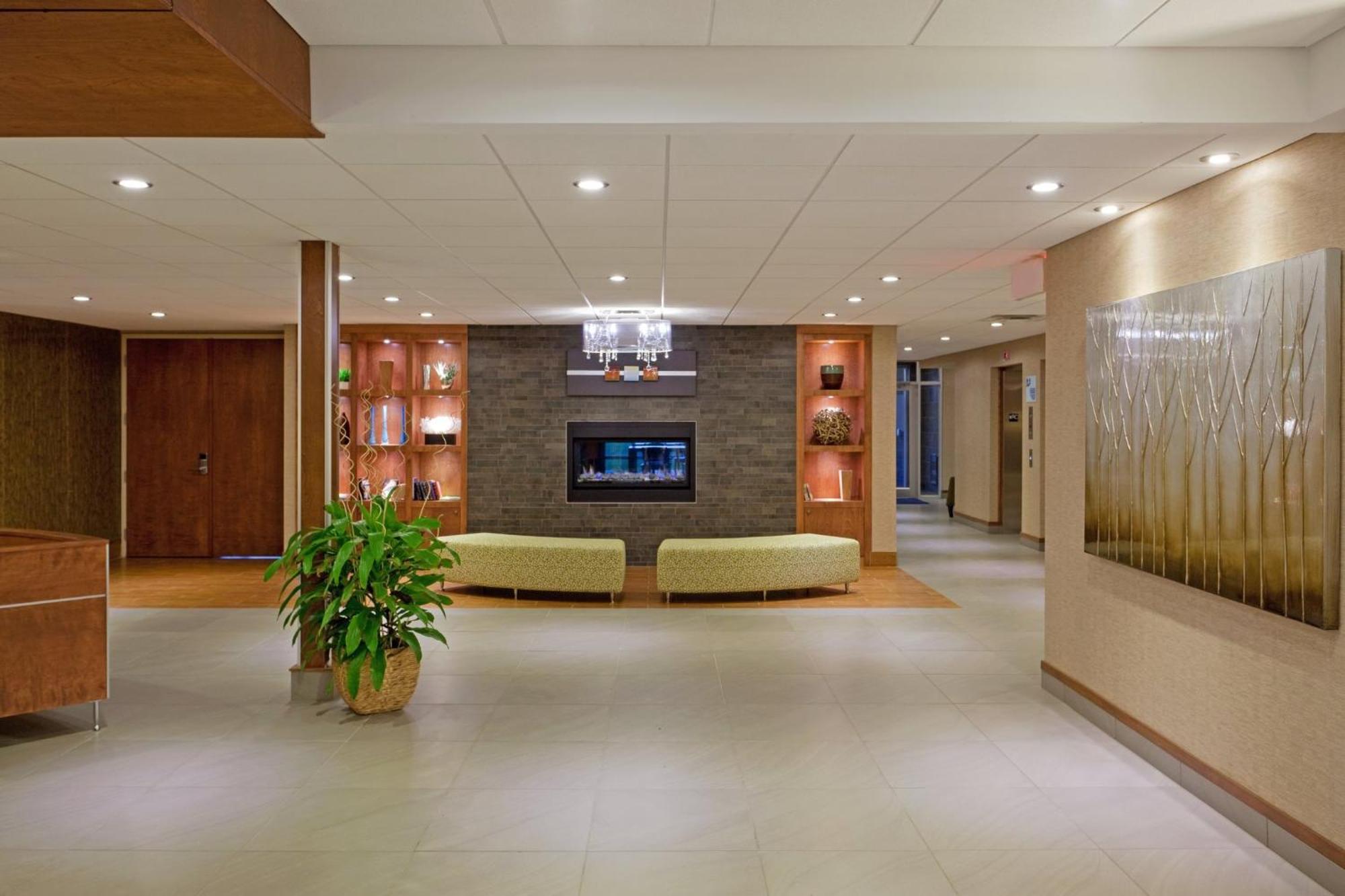 Holiday Inn Express Hotel & Suites Saint - Hyacinthe By Ihg Extérieur photo