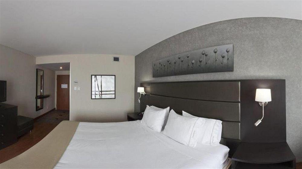 Holiday Inn Express Hotel & Suites Saint - Hyacinthe By Ihg Extérieur photo