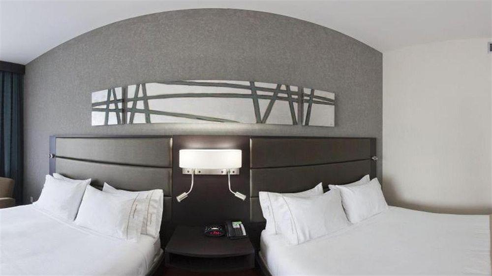Holiday Inn Express Hotel & Suites Saint - Hyacinthe By Ihg Extérieur photo